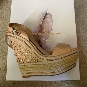 Jessica Simpson wedges new open to offers